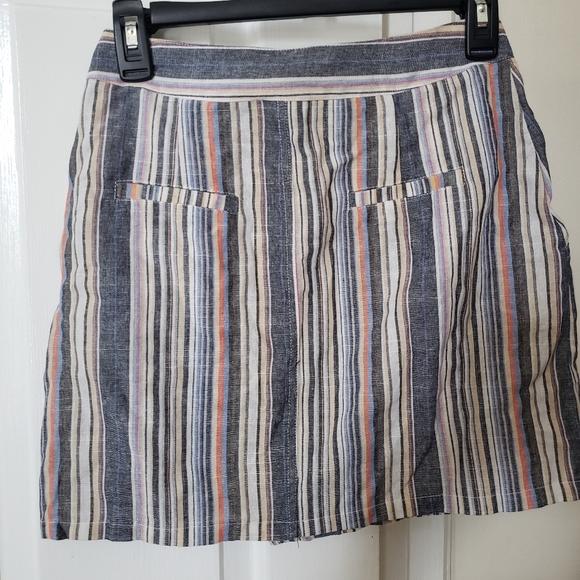 Cute lil stripped skirt - Picture 3 of 3